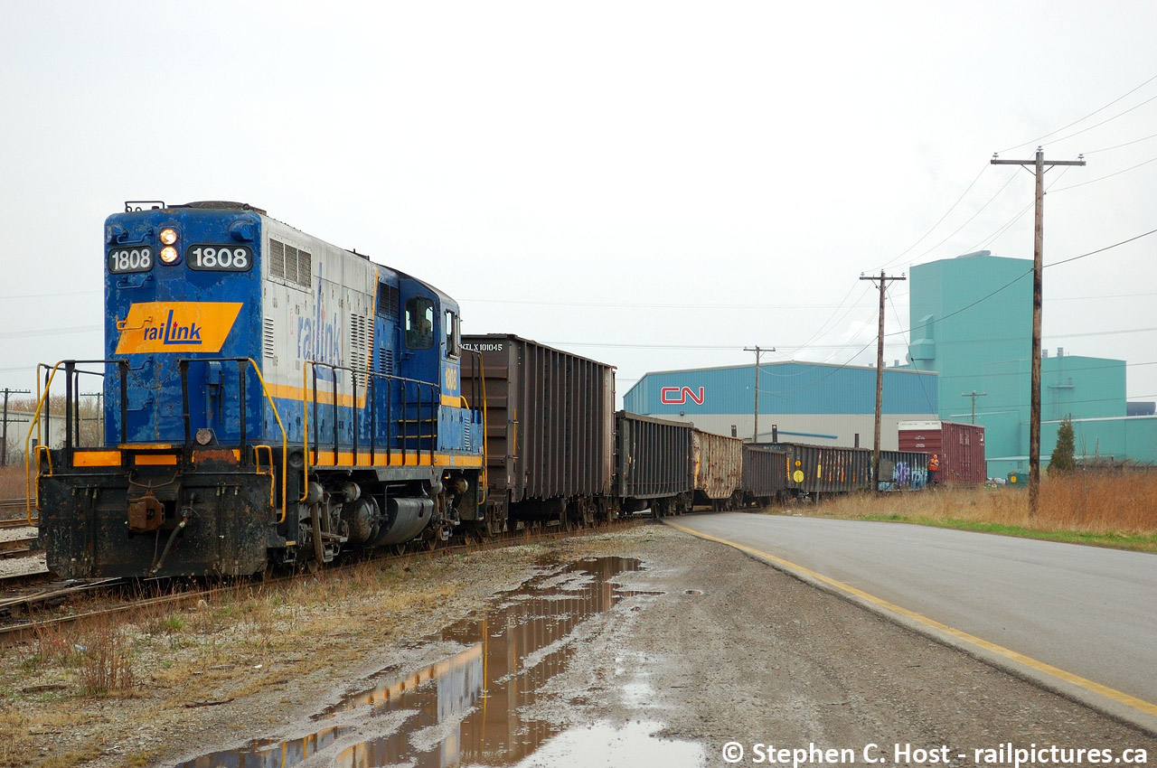 It's 2 PM and a job from Hamilton yard on the Southern Ontario Railway is in a spot you were hard pressed to catch them at - turning on the wye on the east end of Parkdale Yard in Hamilton. Lucky for me the gondola was where it was so the nice CN logo can be seen through it. This was the last hurrah of the RLK painted units before the dreaded GP20'D leasers came in.  The Railink scheme was excellent - long live Railink! (Note: the Southern Ontario Railway is still officially known as Railink Canada)