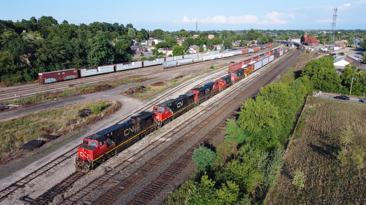 CN A435 is making their lift at Brantford with CN 2595, CN 2552, CN 2034.  They lifted the CN 7083, CN 5601, RLHH 2081 at Brantford.