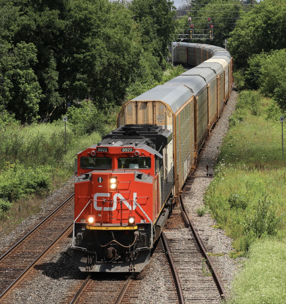 CN 271 hauls a long string of auto rack empties, bound for Michigan with a solo SD70M-2 (8922) taking the lead.