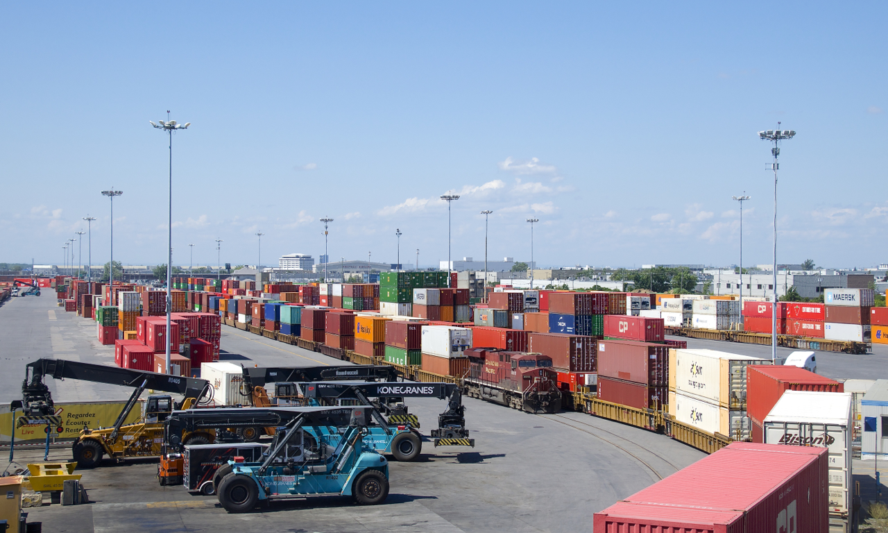 CP 112's mid-train DPU (CP 8816) has been uncoupled from the front half of the train as it gets disassembled at the Lachine IMS Yard.