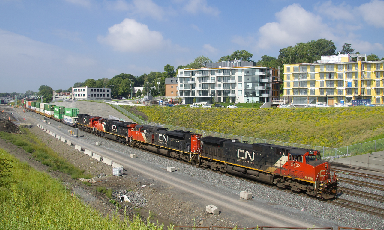 CN 120 has IC 2703, CN 8830, CN 2231 & CN 2130 for power as it approaches Turcot Ouest, hot on the heels of CN 306, who had just departed there after a quick crew change.