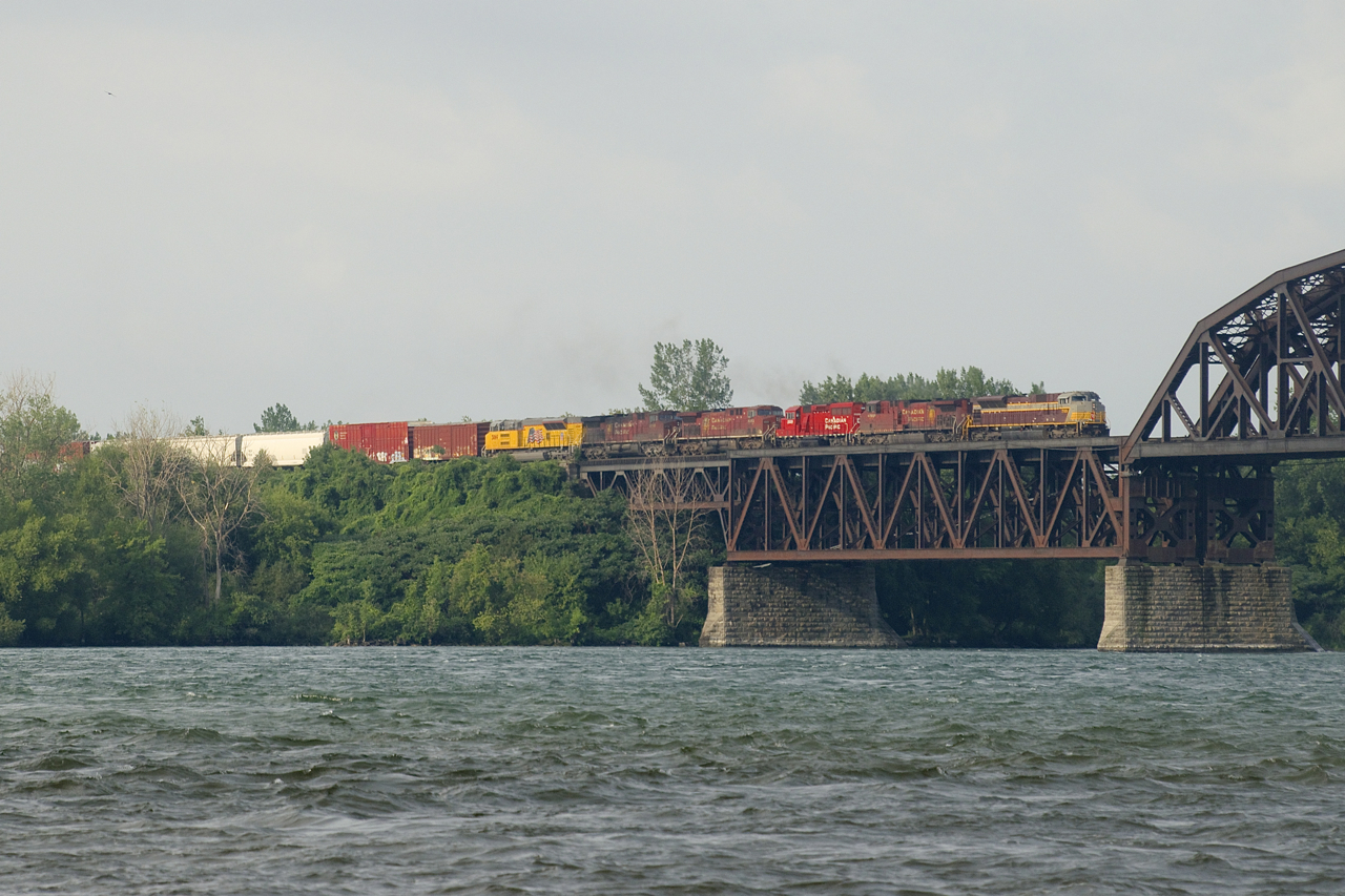 CP 253 has quite a bit of power and a heritage unit leading (CP 7019, CP 9769, CP 2229, CP 8562, CP 9718 & UP 3069) as it leaves the St. Lawrence Seaway behind and starts its crossing of the St. Lawrence River on a windy and mostly cloudy morning.