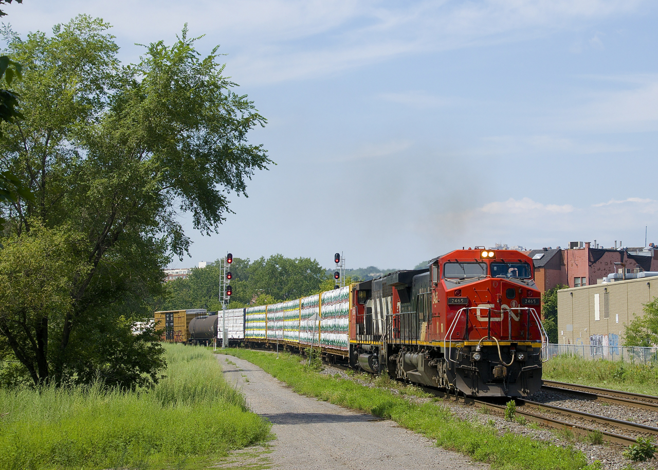 IC 2465 & CN 9454 lead a 40-car CN 324 eastbound, on its way to St. Albans, Vermont.