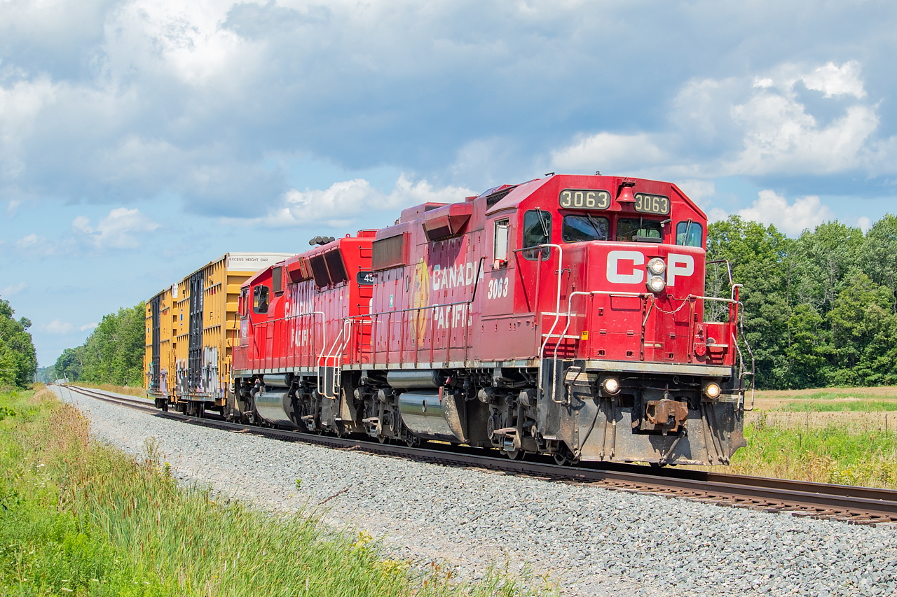 TE11 is almost back to Welland Yard after a quick trip up to Smithville to switch out Stanpac - one load in and two empties out.