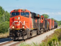 An hour or two after <a href="http://www.railpictures.ca/?attachment_id=42328" target="_blank">255 was through</a> (and 246 had passed by as well), CN L562 is at Brookfield East and on the CP Hamilton Sub on its way to Feeder to interchange with Trillium. You can see the signals in the background where the connecting track to the Stamford comes into the Hamilton Sub.