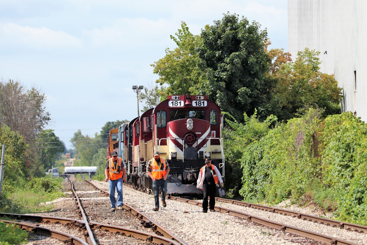 After making their final journey from Guelph Junction to Guelph, The crew of OSR 181 take the last walk from their train to a waiting ride at Dawson Road. The five engine consist of OSR 181, OSR 505, OSR 180, OSR 506 and OSR 504 with five cars and 2 Vans OSRX 434462 and OSRX 4900 taking up the rear, drew quite the crowd as they slowly worked their way to this new siding to await pickup by CN.