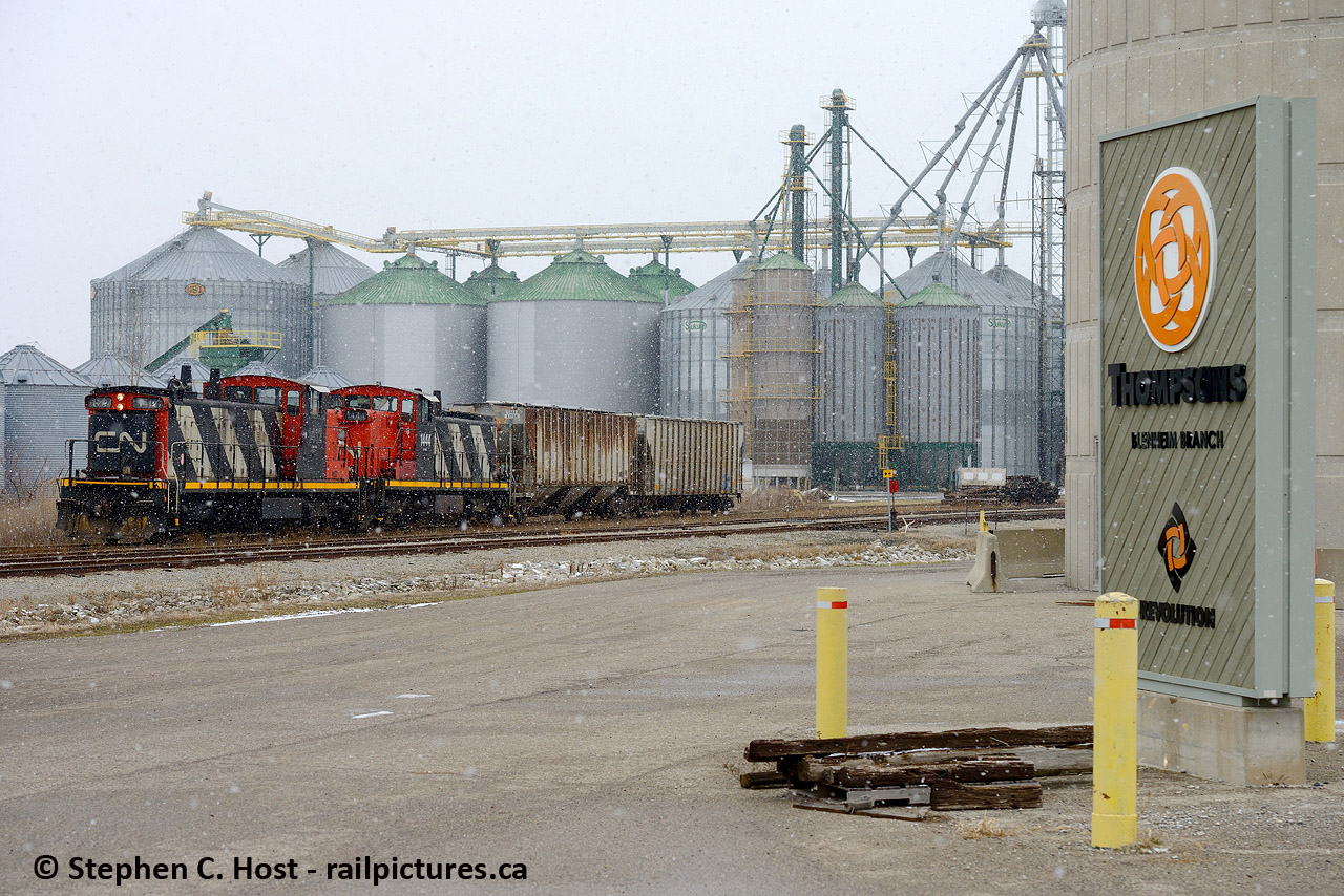 And I can't tease wihout posting something.  An a dreary winter day we have a pair of GMD-1 locomotives, really, where they belong, on rickety poorly maintained branchline track. Seen here working  the large complex at Blenheim, attempting to set off some cars for ADM who is on the north side. Unfortunately, there were blue flags on the cars, and being a weekend no one was around to remove the flags. But the crew remarked "last time this happened someone walking by worked for ADM and took the blue flags off for us". Talk about small town stuff eh. No such luck this time, so the crew gave up and worked the south side (WG Thompsons) pictured where I am standing. This was my first visit to Blenheim in over 15 years.