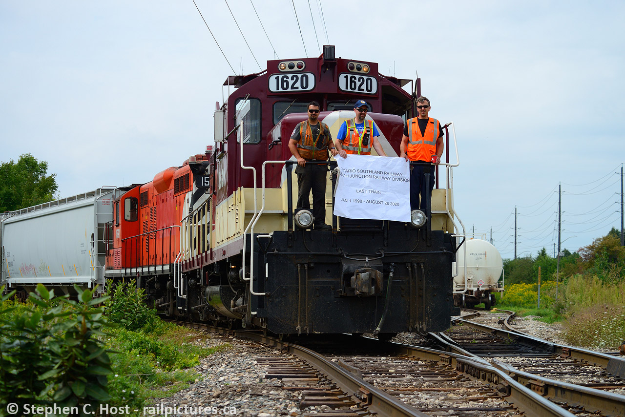 People, part deux. Here's the 1400 recrew, posed for the cameras before they began work for the day after relieving the morning job. From  Left to Right, RP.CA moderator Mike DaCosta, Jon Snook, and Tom Domladovic.