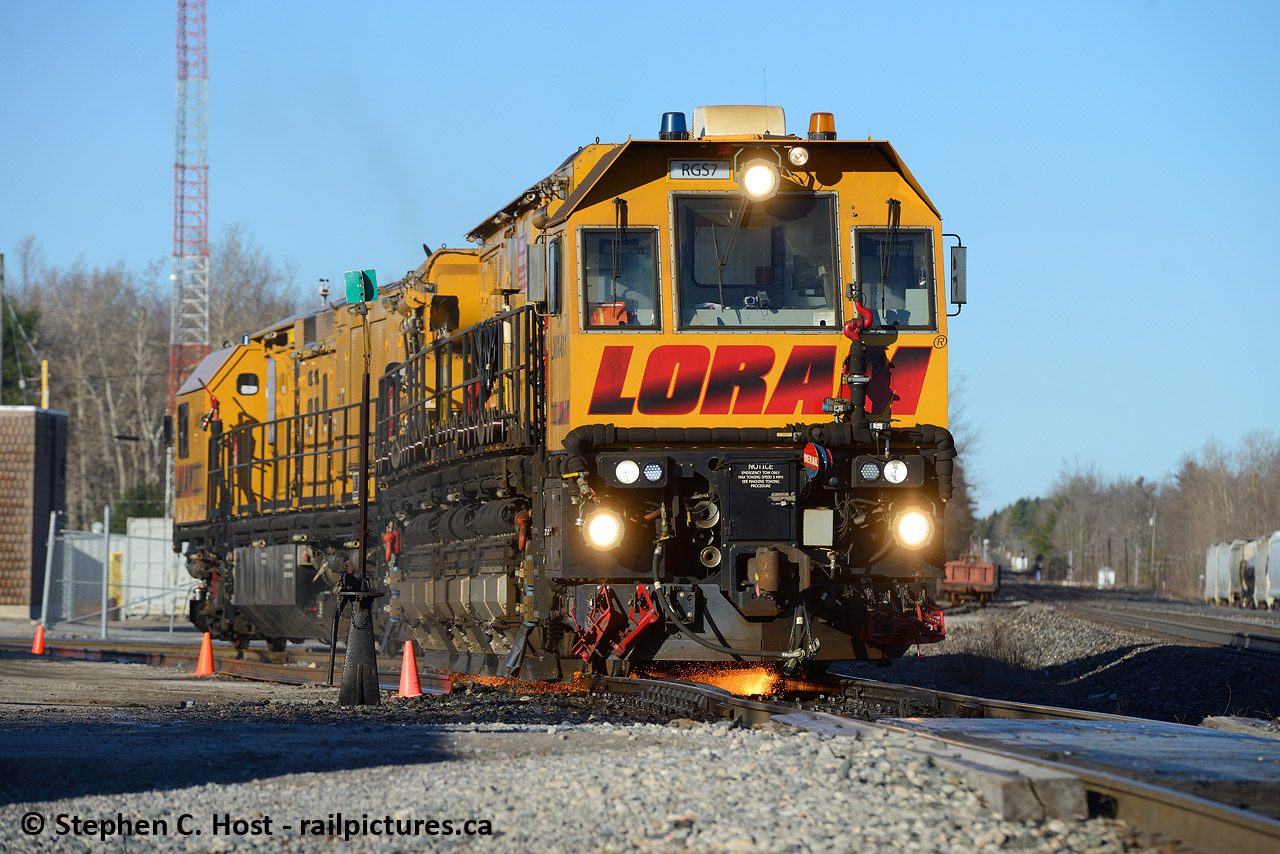 I much prefer the older, gritter rail grinders, but here's a rather modern Loram rail grinder doing what it does best, not long before CP put all kinds of concrete barriers around the curve ruining chances of a repeat shot of this. Too bad, another good photo spot bites the dust.