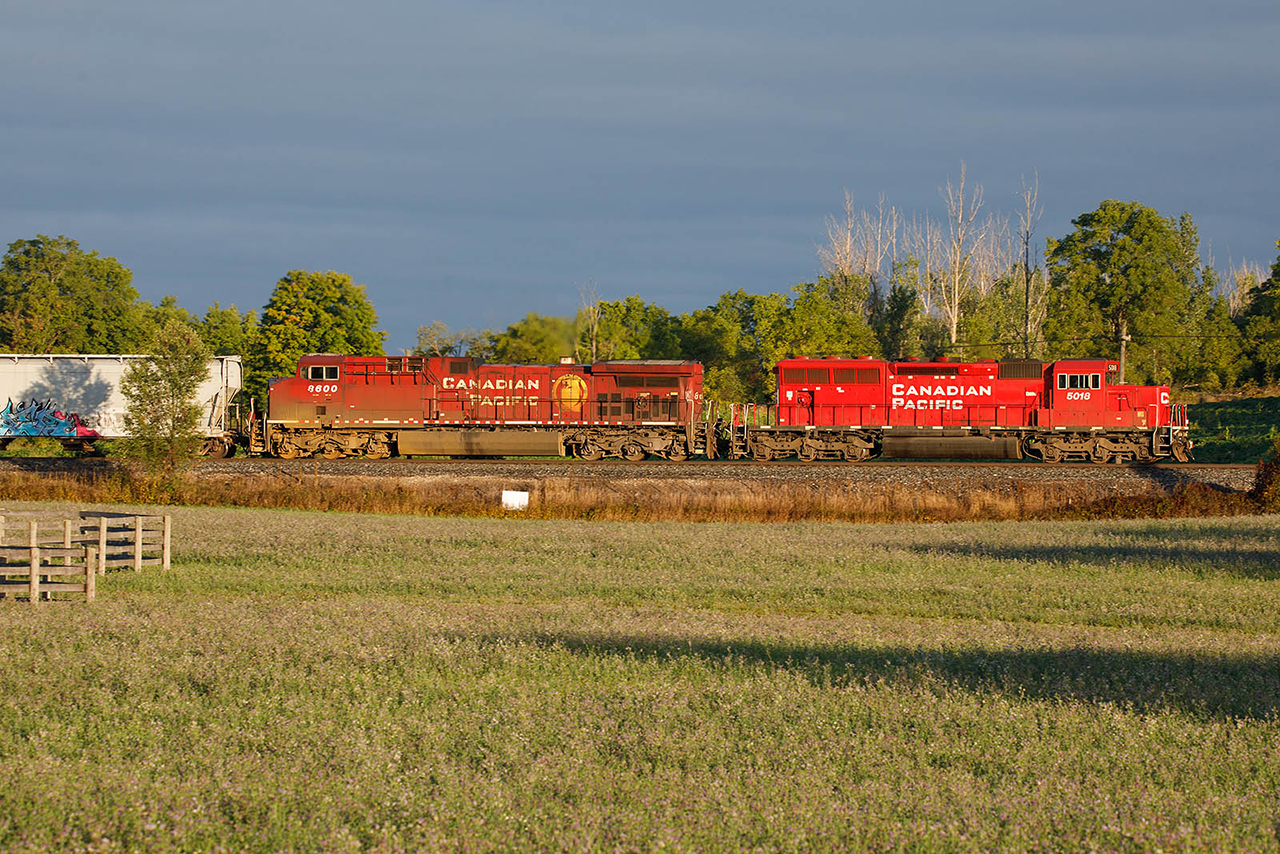 The sun barely managed to get up in time for 234's arrival in horse farm country just east of Puslinch siding. A bonus to have the "past" leading...rebuilt from 5415, an SD40-2 of KCS heritage. We're not in Kansas anymore!!