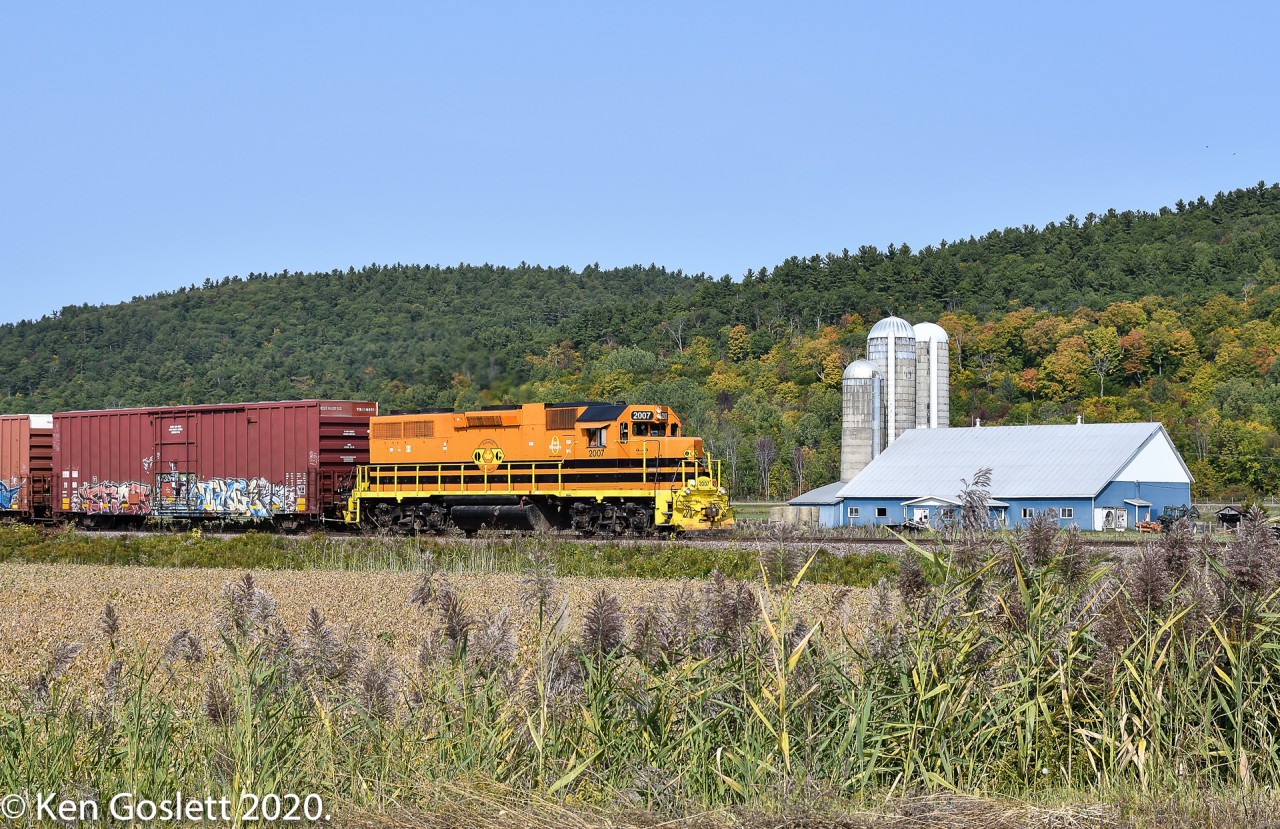 A clear and sunny early fall day highlights the Quebec Gatineau's spotlessly clean unit #2007.