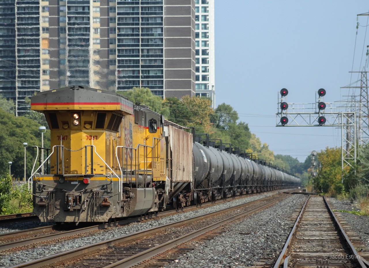 UP 7047 brings up the rear of 650 as it clears Bloor.