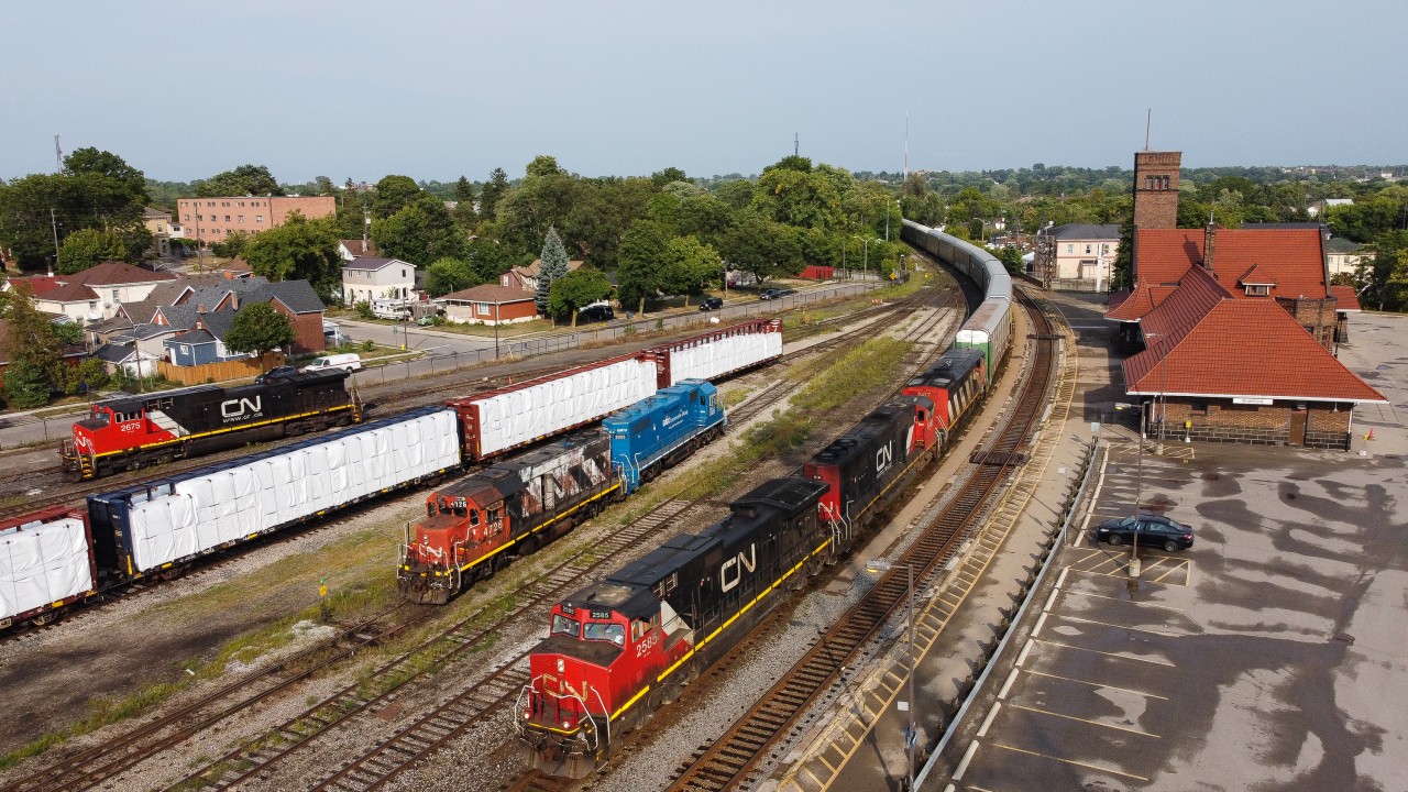 CN 435 arrives into Brantford with CN 2585 CN 5787 and CN 2417.  I had been initially hoping for 2417 to be leading but the scene panned out nicely with CN 4726, GMTX 2323 and CN 2675 sitting in the yard as 435 passed.  DJI Mavic Mini used for the photo.
