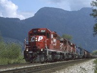 Westbound CP 5517 5969 6045 and leased CR 609 at Agassiz in April of 1995. The 5517 was sold to DM&E in 1999 / the 5969 was rebuilt to SD40-3 5106 in 2017 and the 6045 was being used in engineering service in 2018. 


Info courtesy: cpdieselroster.com 