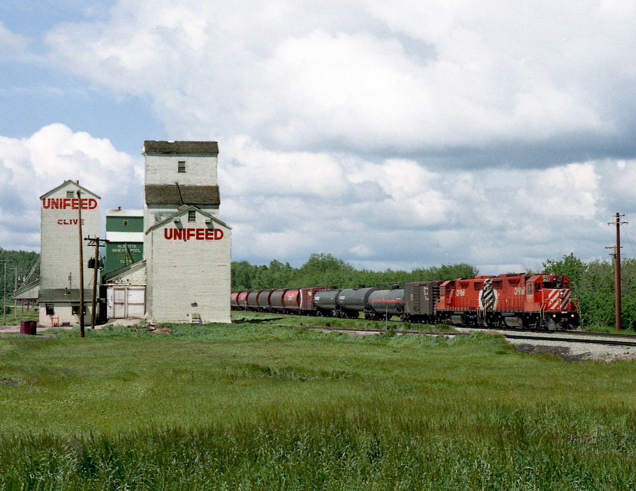 Eastbound wayfreight out of Red Deer on a Halkirk turn passes a feedmill at Clive