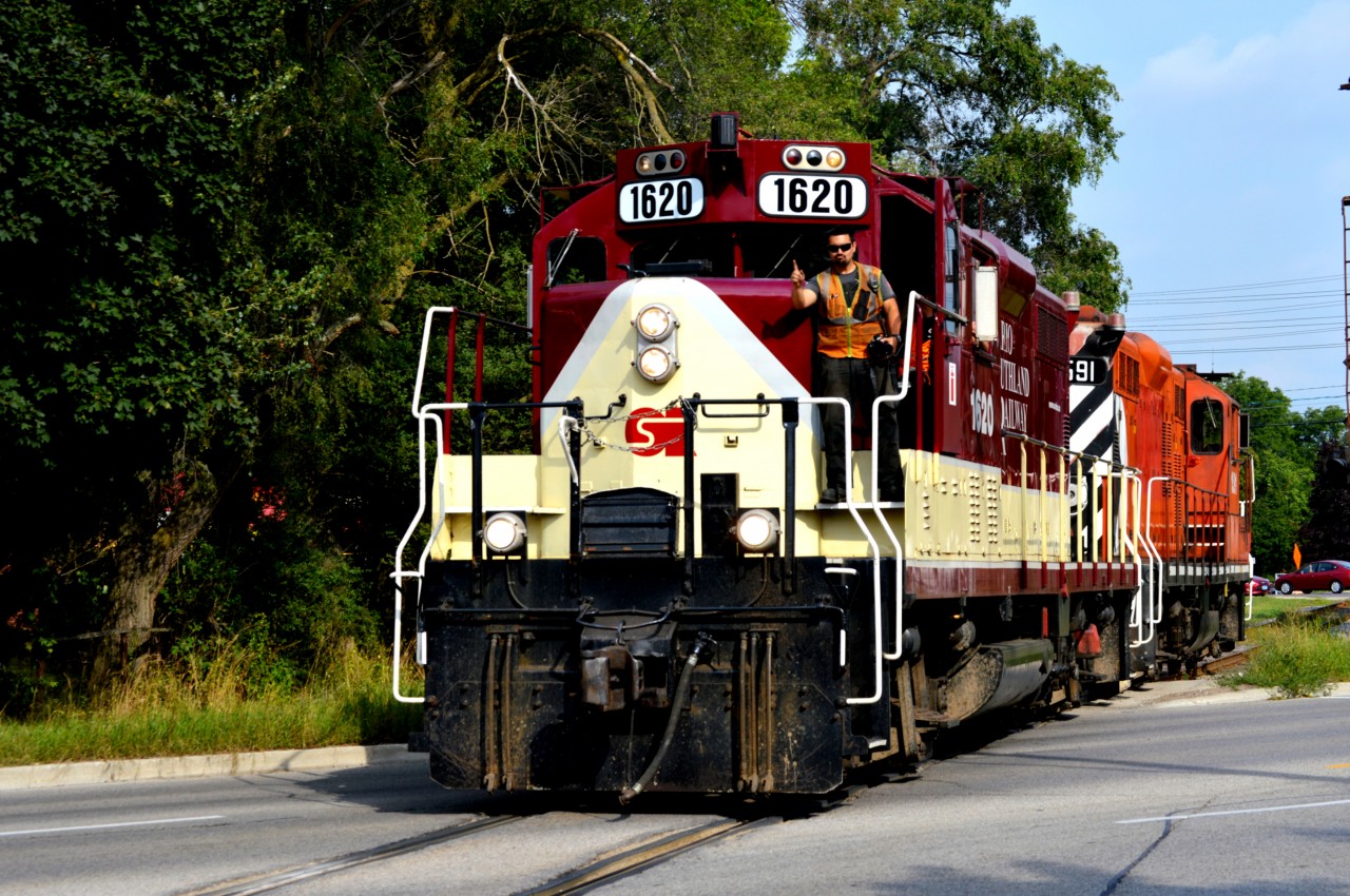 The 1400 Recrew for the North job is crossing Woolwhich Street heading North, with Mike Dacosta posing for the picture. They are going back up to the industrial sector to get some photos before they couple the power to the "RIP" train awaiting to get lifited by CN to be brought to London.