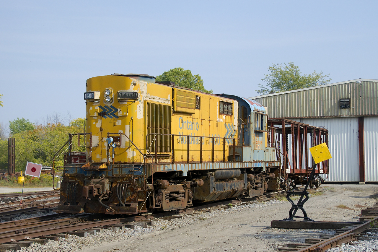 ONR 1400 is in fading paint at Exporail. It is just one of two preserved RS-10's.