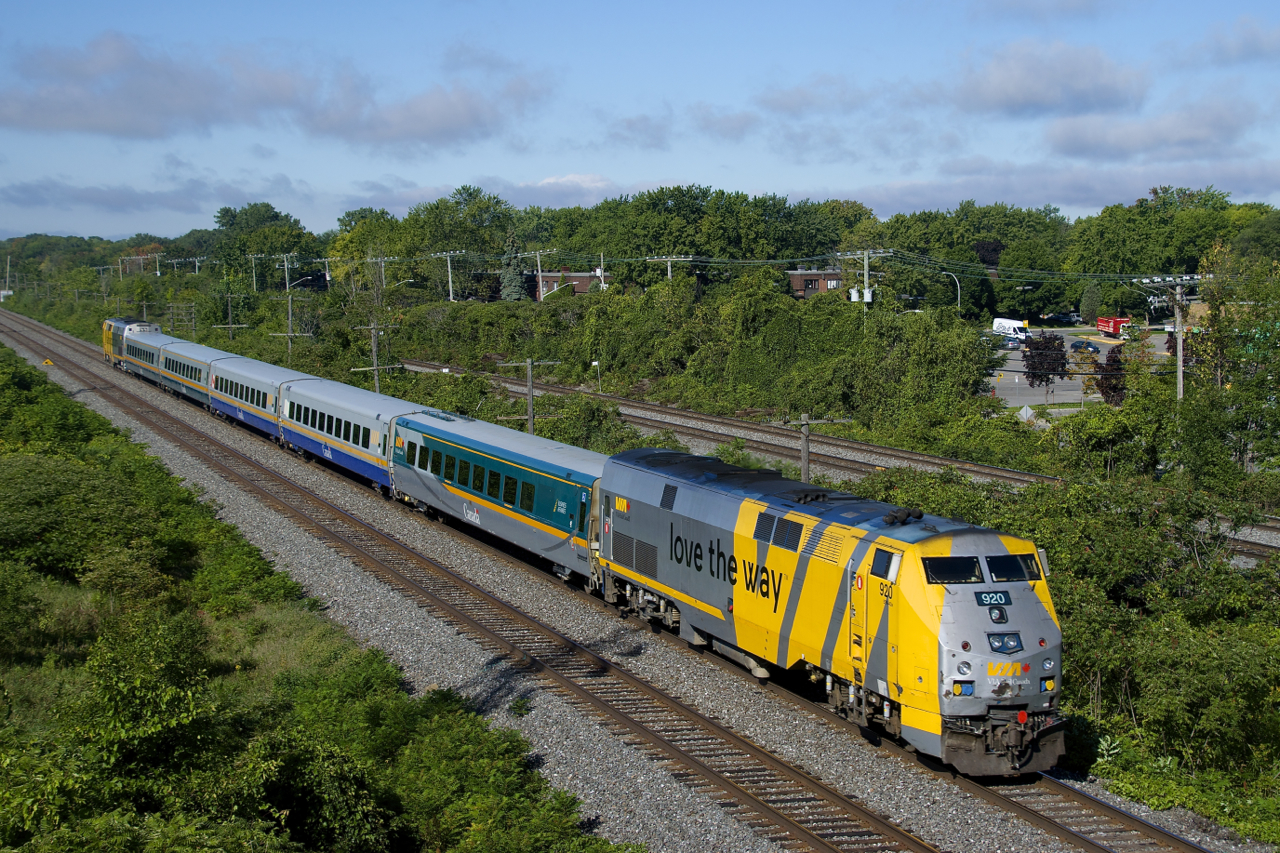 VIA 920 brings up the rear of VIA 633.