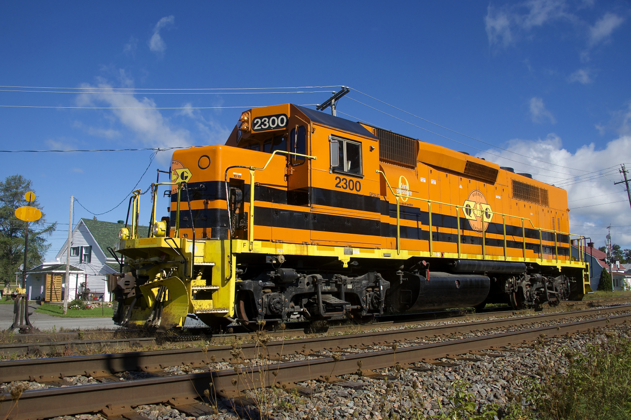 QGRY 2300 is heading back to its train as it gets ready to head up the St-Gabriel Spur. The Quebec Gatineau has a small yard here where this local job is based.