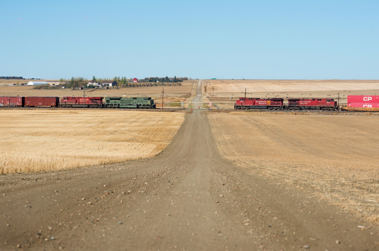 Hotshot 101 at right waits to get onto the single track while 498 with the 7020 on the point flies past on the south.