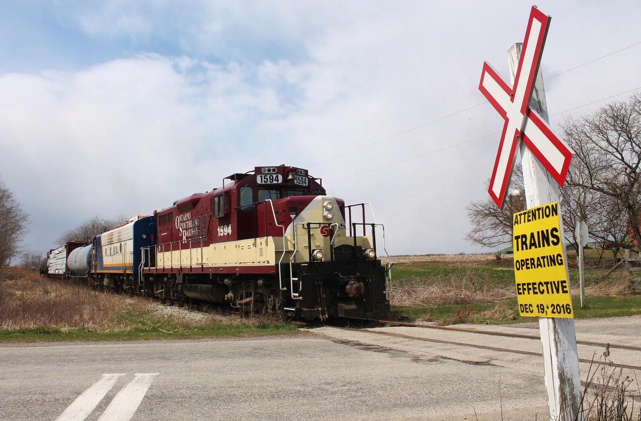 One of the last revenue runs on the Cayuga Sub passes over Elliott Rd just west of Tillsonburg. They were on their way to work Future Transfer, the elevator in Courtland (the last time the elevator would be serviced), and a lumber yard between Tillsonburg and Courtland.