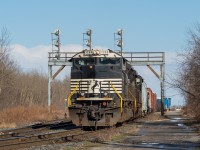 The three railways of Duff, Part 3: NS. I saw quite a few C93s this Spring and early Summer, and this was the only one I ever watched stretch out past CN Duff. At this point, they’re shoving back to make their setoff for CN, which will be picked up by the day’s 530 on its return trip from Buffalo. <br><br> Part 1 was <a href="http://www.railpictures.ca/?attachment_id=42808" target="_blank">CN (link here)</a>, and Part 2 was <a href="http://www.railpictures.ca/?attachment_id=42809" target="_blank">CP (link here)</a>.