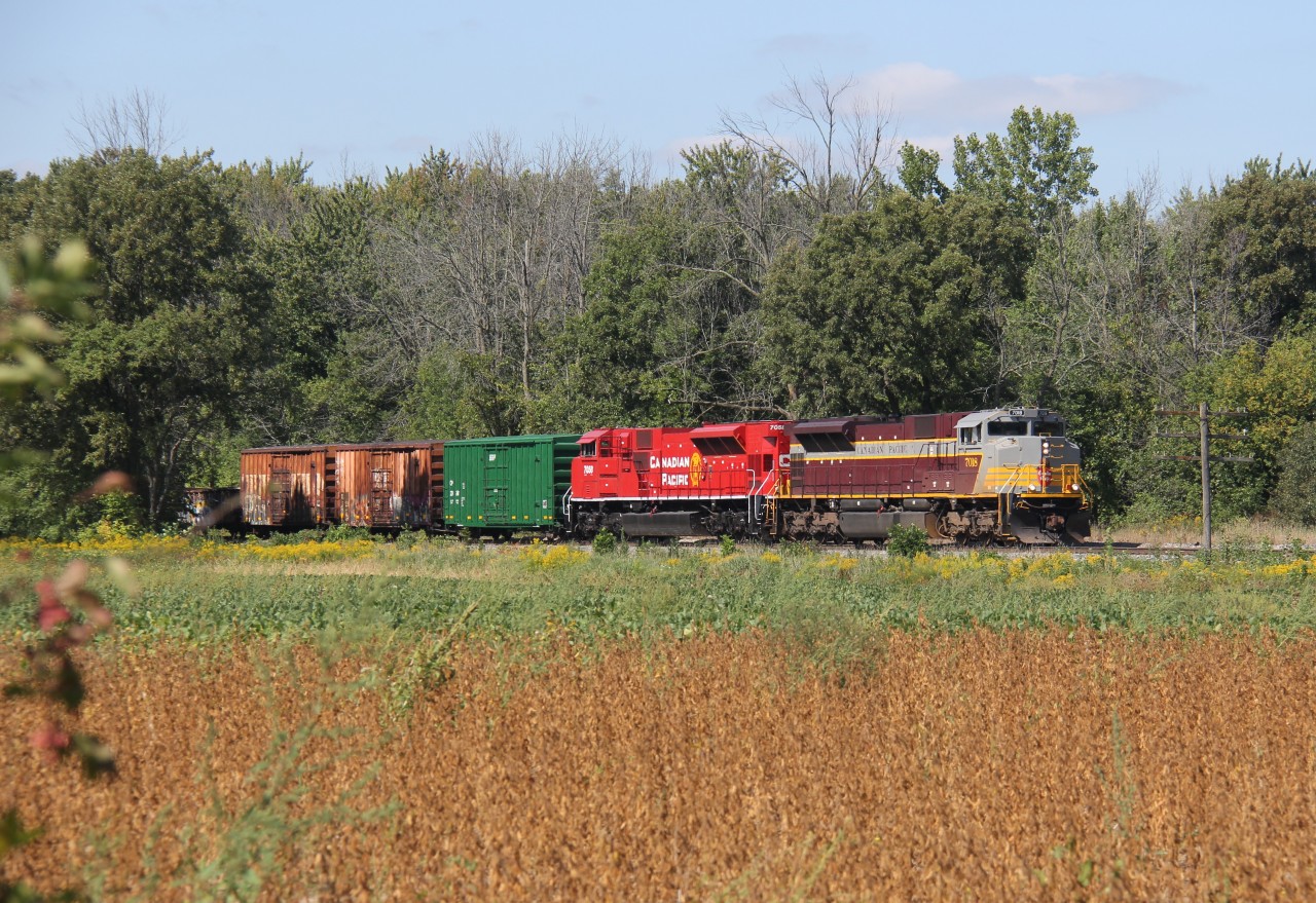 CP 246 is southbound on the Hamilton Sub with a relatively light train and CP 7018-7058 for power. CP 7058 is an ex-UP unit and one of the newest of the ACUs on the CP roster, as evidence by it's bright red paint. Also of note is the first car - a relatively new green CP boxcar. I've never seen one before.