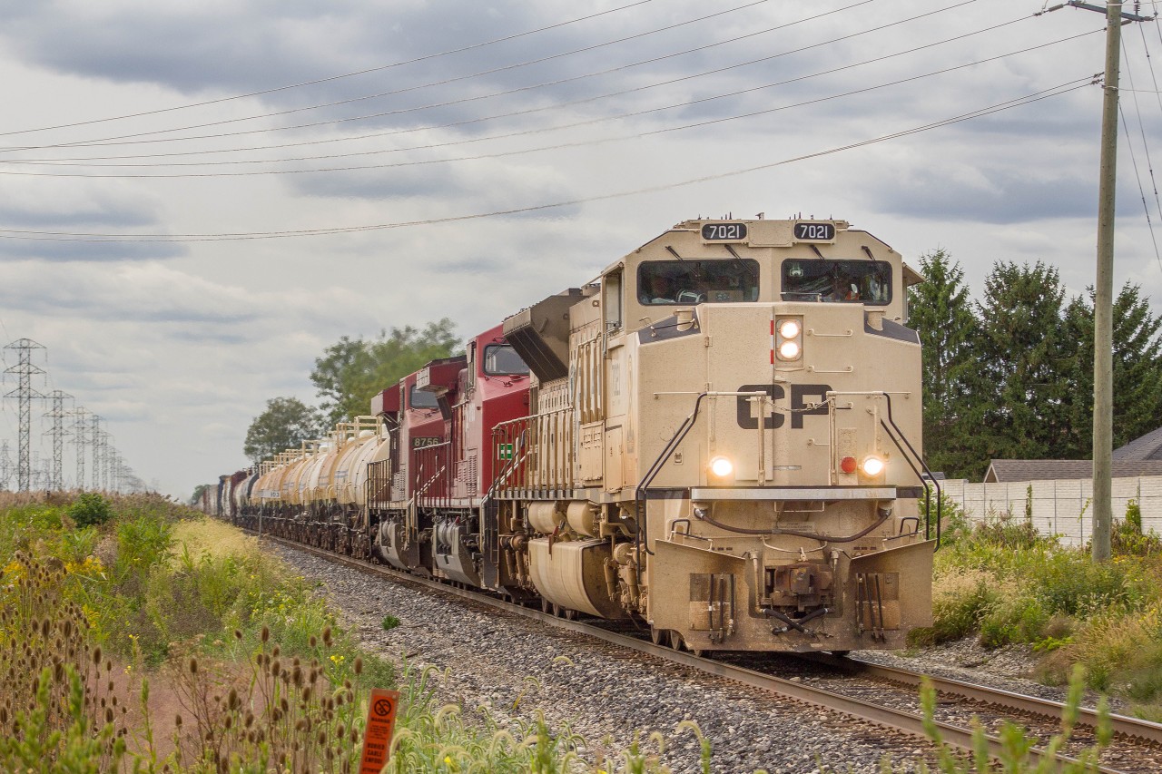 Cp 140 pickes up speed as it leaves Walkerville JCT With a Veteran Unit leading