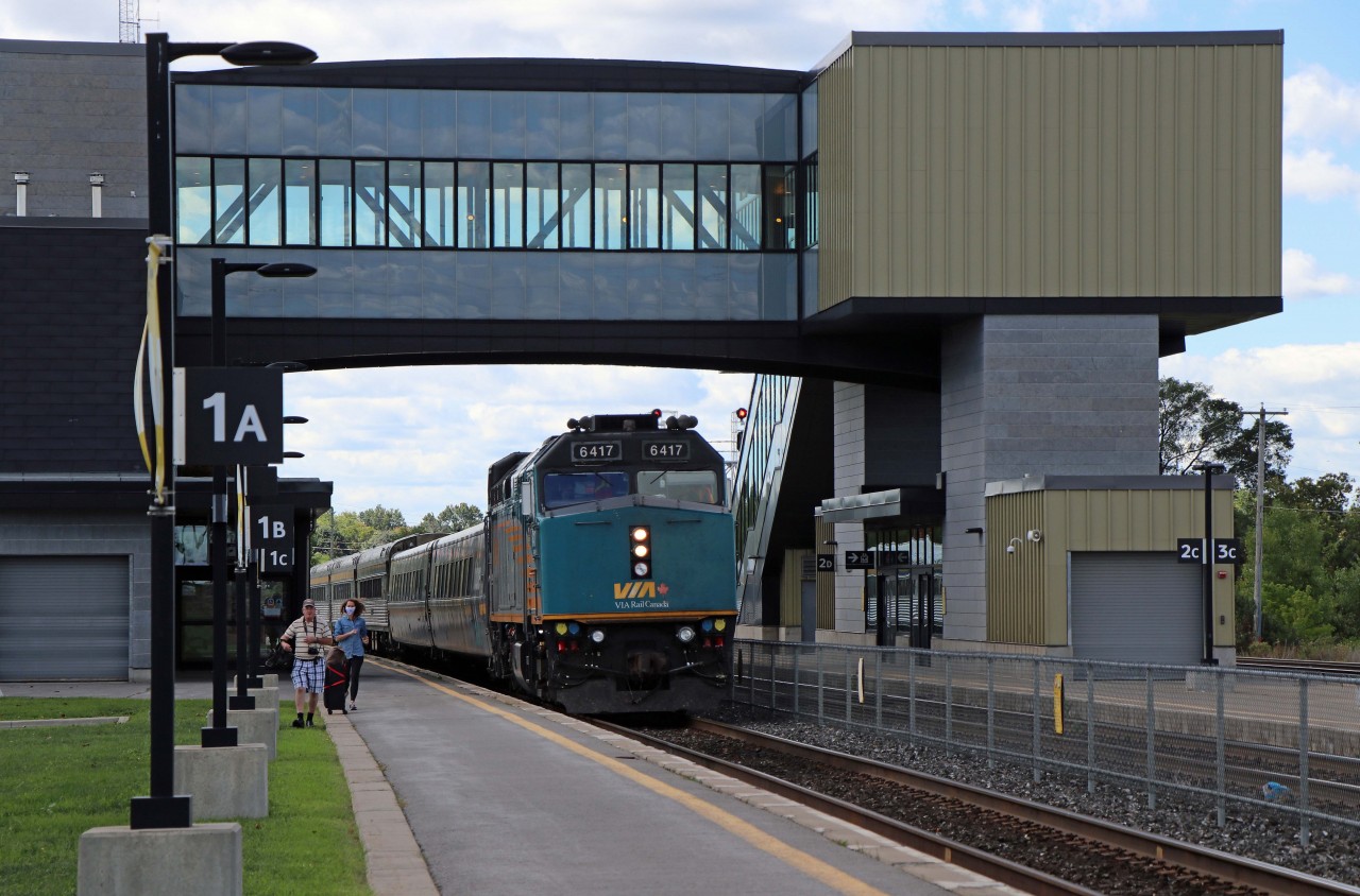 Having loaded a handful of passengers, VIA 64 with F40PH-2D 6417 "waits time" at Belleville (holds in the station until its scheduled departure time). I haven't shot in Belleville for a few years and was very disappointed to see how the area has changed--the old 1856 stone station is dwarfed and now almost completely hidden by more modern structures. Contrast this shot with a 1961 photo of the same area by Doug Page, http://www.railpictures.ca/?attachment_id=41967.