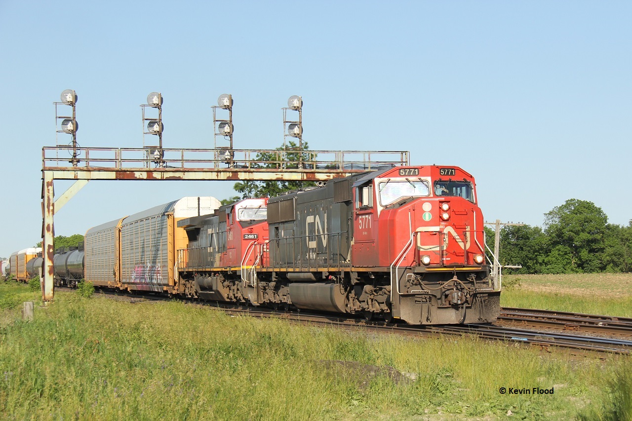 CN 5771 and IC 2461 are westbound at Paris West in June 2017. I'm trying out my new watermark. I also miss the summer already! I'm sure summer 2021 will be interesting with the new CN heritage units around.