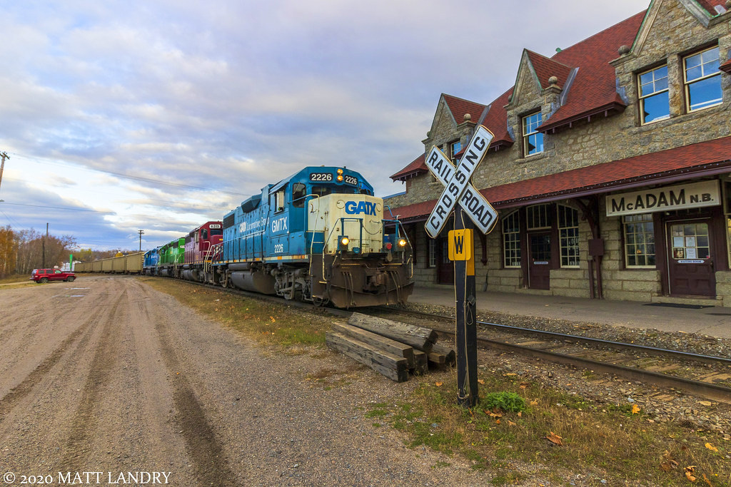 After a crew change, New Brunswick Southern Railway train 907 heads by the famous McAdam Railway station, and continues on towards the border into Maine.