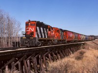 Returning home with a handful of grain hoppers, the 4214 will be up the hill to Redwater in short order. In less than an hour it will be at the Jct. switch to the Vegreville Sub. and the outskirts of Edmonton. 