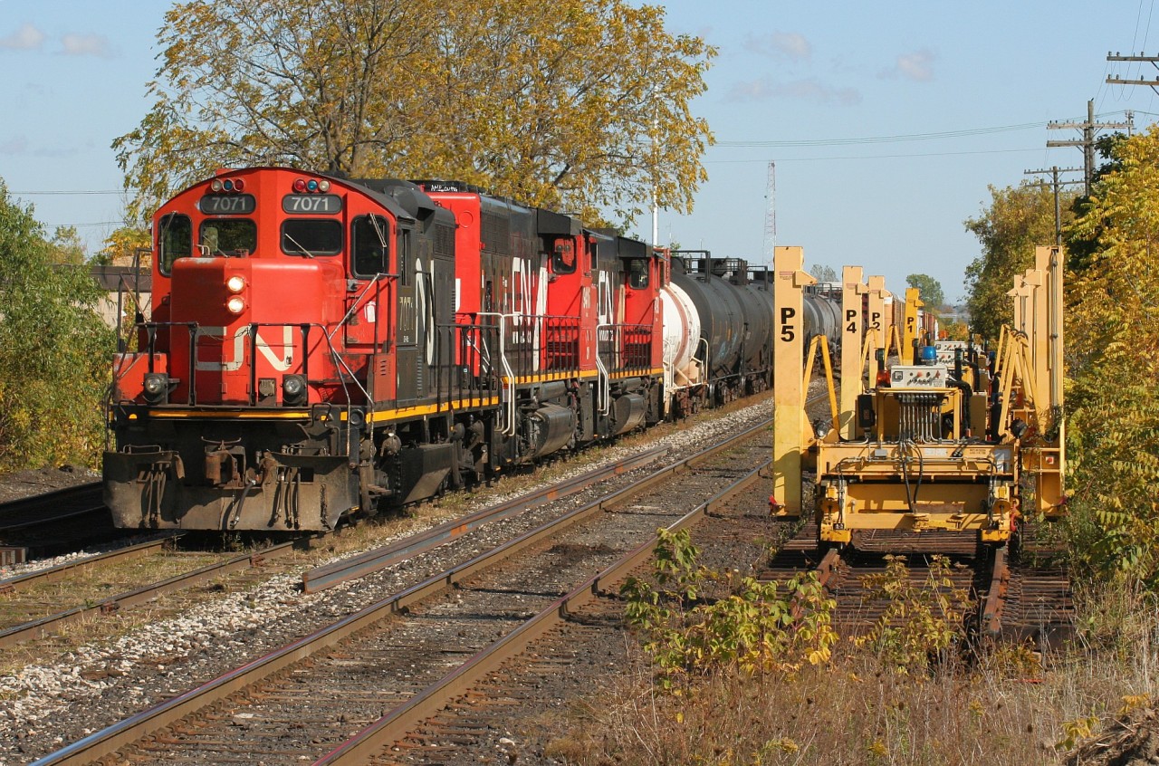 During Thanksgiving weekend last year, CN L568 operated with a pretty neat consist of CN 7071, 9416 and 4790 seen switching the Kitchener yard as they pass track equipment awaiting their next call to duty.