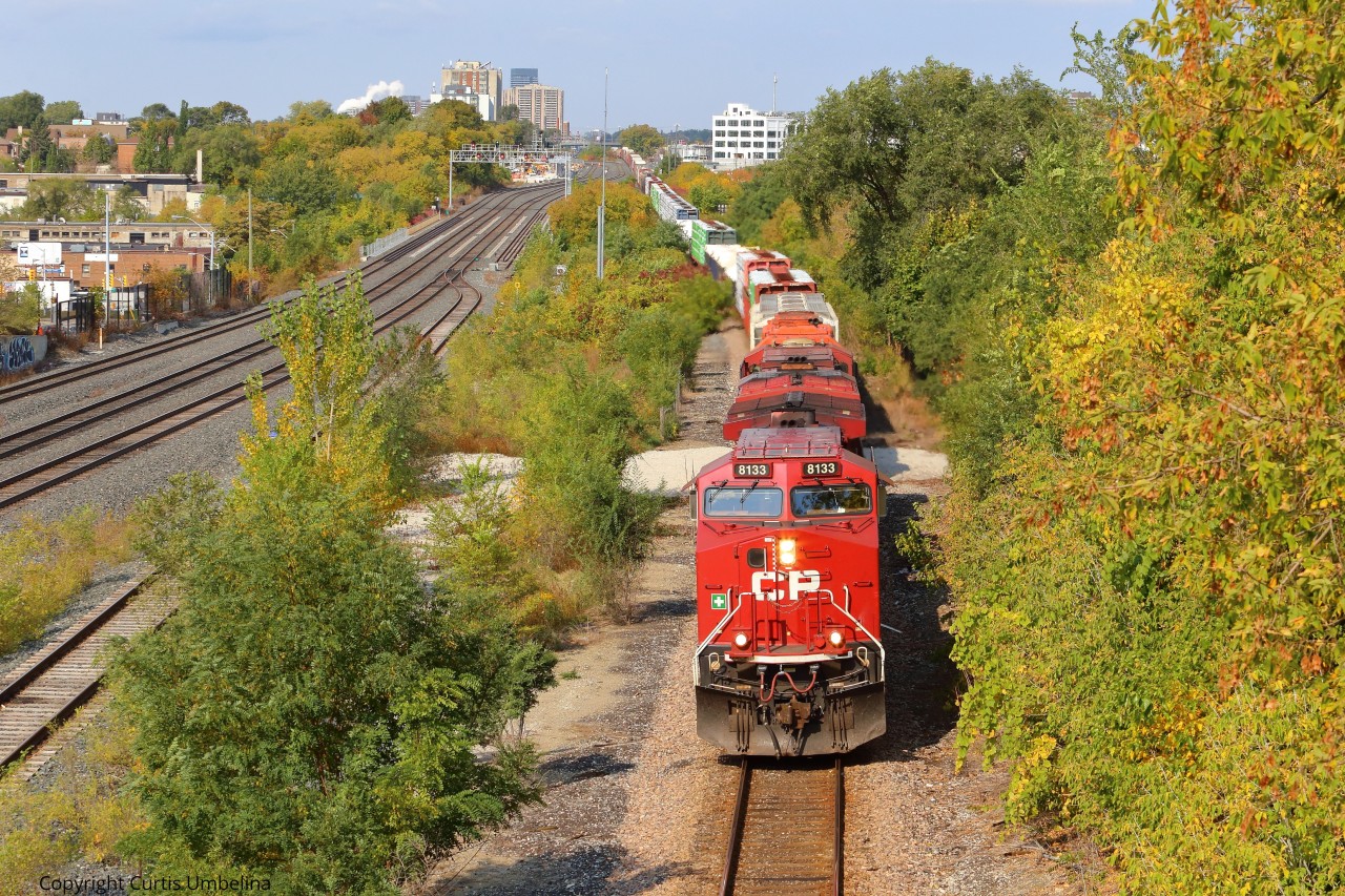 CP 420 on route to Toronto has it approaches West Toronto with CP 5926 in third place