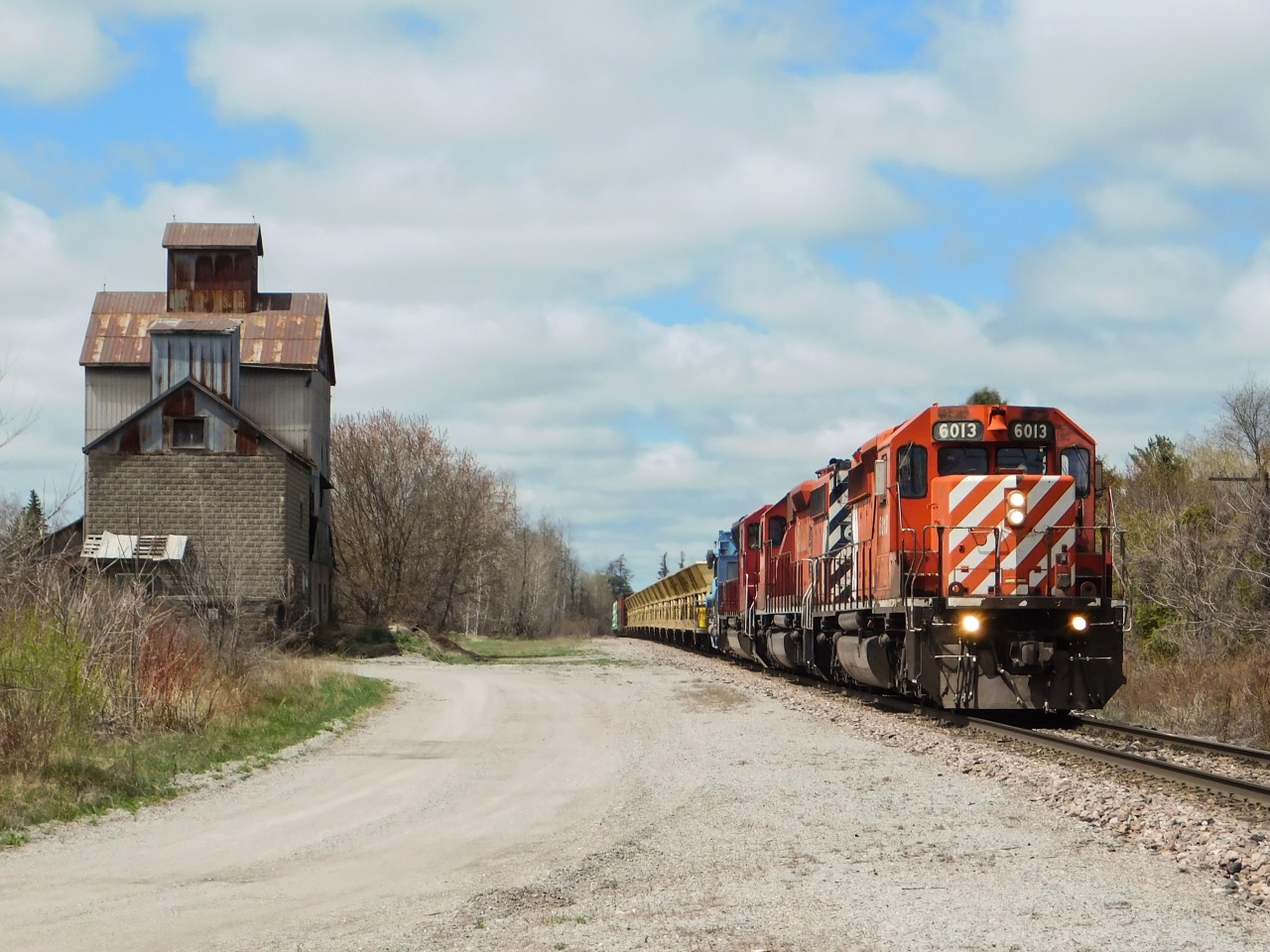 Most of us rail enthusiasts were thrilled to learn Canadian Pacific was starting to reactivate some of their stored SD40-2 locomotives back in 2018, in 2020 they're still at it! CP 6013 leads a GPS/Ballast (with manifest tackled on) south on the CP Mactier Sub on a pleasant May 2020 day. Note the vintage elevator on the left.