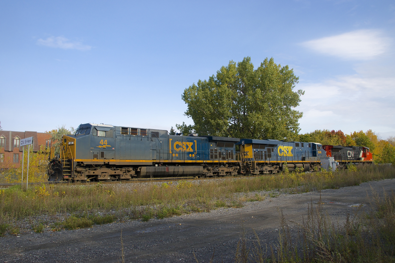 After bringing a train of baretables to the Port of Montreal, CN 567 is returning light towards Taschereau Yard with CSXT 44, CSXT 5348 & CN 2204. When the Port of Montreal went on strike this past August, CN started moving containers by rail to the CSX Valleyfield Intermodal Terminal for unloading with this new train, which handles the empty cars in the opposite direction. The strike ended two months ago, but this train continues to run on a regular basis.