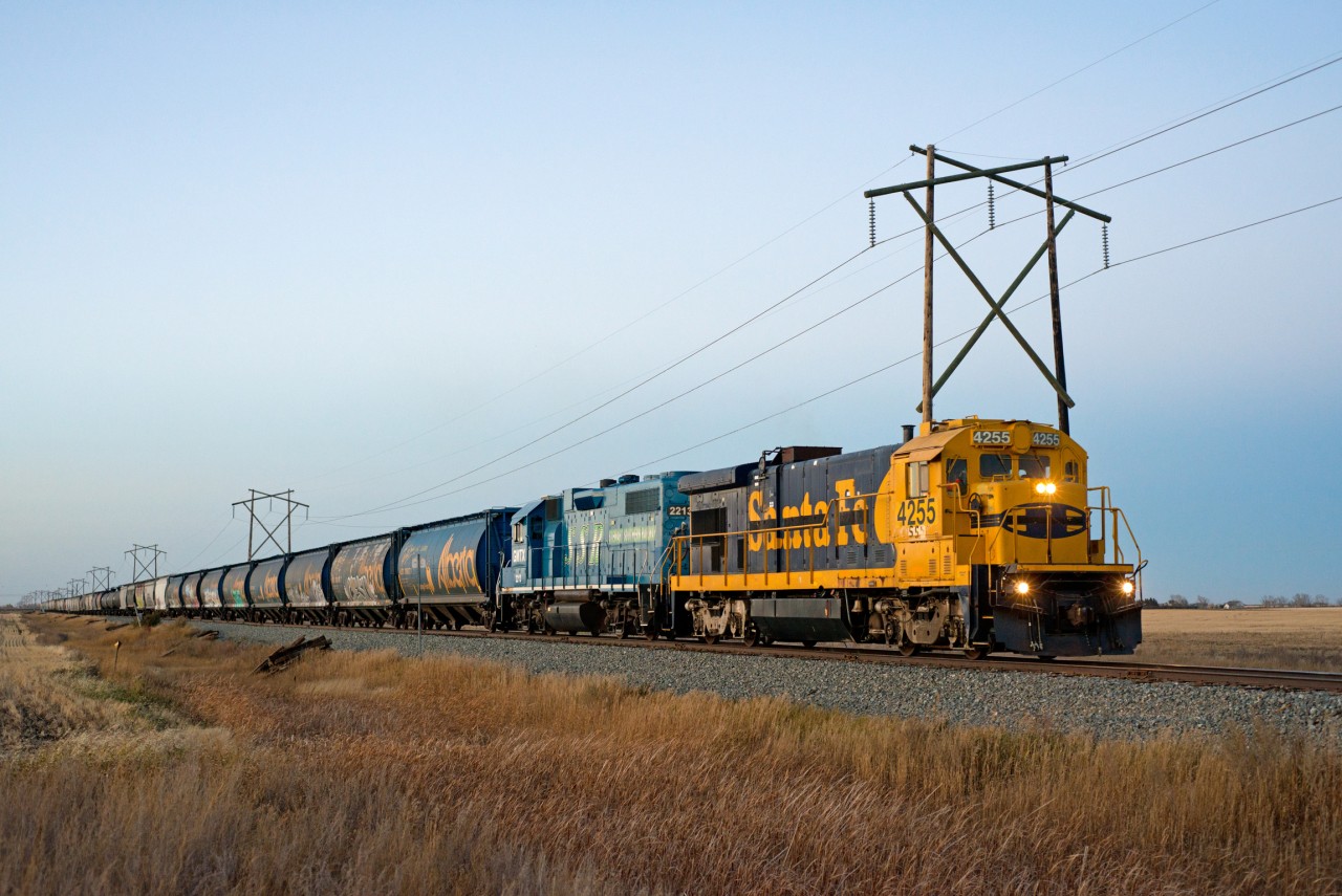 In the last light of day, Stewart Southern Railway makes it's way down the CP Tyvan Subdivision with grain empties for home rails.  In the lead is GE B23-7 4255, a fine sight for late 2020.