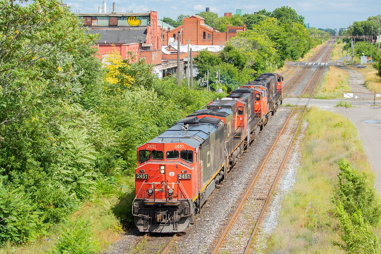 As is sometimes the case, CN 421 had come from Aldershot with its Hamilton set off only. After making their setoff, they lifted CN 2280 and CN 2451 which were in Hamilton Yard, and went out onto the connecting track to clear a crossover in order to head back to Aldershot to grab the rest of their train for Port Rob. 2451 and 2280 would bounce back overnight on an extra out of Port Rob.