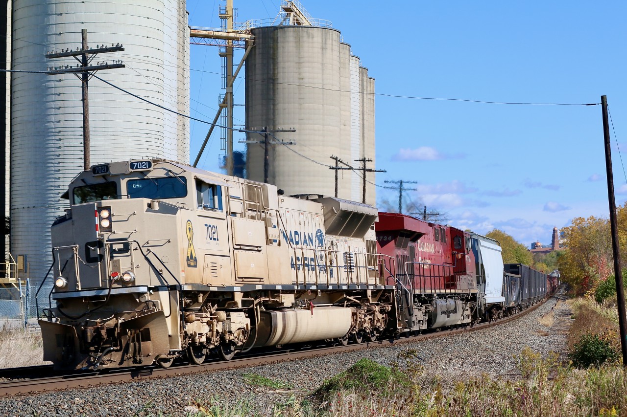 Thanks to a railfan tip I was finally able to bag a military unit in daylight, seems my luck tends to have me crossing paths with them typically in the night time hours. CP 246 makes good time as it storms past the Ardent mill in Streetsville past some burnt autumn colours in the Credit Valley River bed in the background.