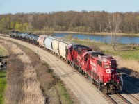 After working Chemtrade and Washington Mills in Niagara Falls, CP TE11 is about pass under Netherby Road and will soon re-enter the Hamilton Sub from the Montrose Spur, the view of which you can <a href="http://www.railpictures.ca/?attachment_id=42984" target="_blank">see here</a>.