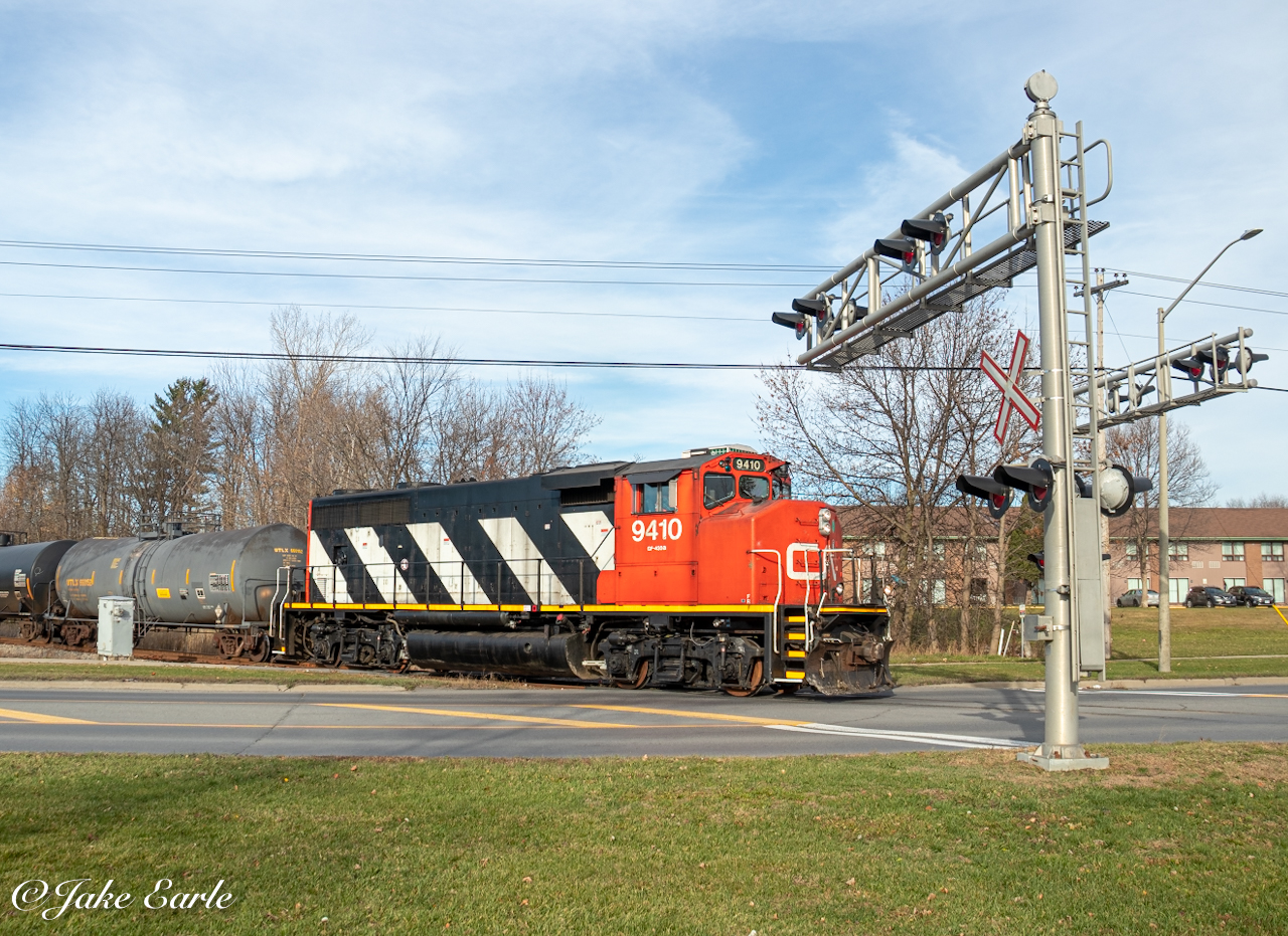 CN L591 is headed down the Wesco Spur, which connects off the CN Kingston Sub. In the lead is a clean CN 9410 (GP40-2LW), hauling tankers for BASF, and hidden in the back is a boxcar for Westend Storage that connects off the Spur. With CN’s biggest Cornwall customers (Domtar & Brenntag) not existing anymore, the Wesco Spur’s days are numbered, so it’s yet another spur your gonna want to shoot before it gets ripped up in the future.