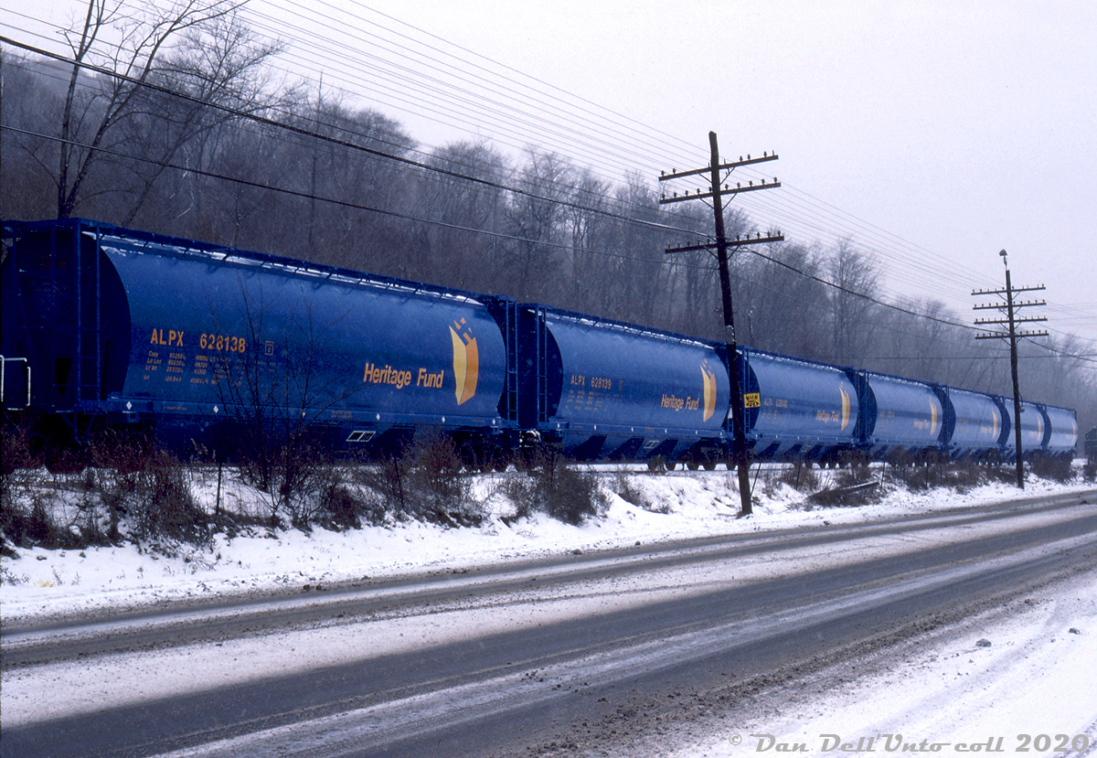 Railpictures.ca Reg Button photo, Dan Dell'Unto coll. Photo A cut of