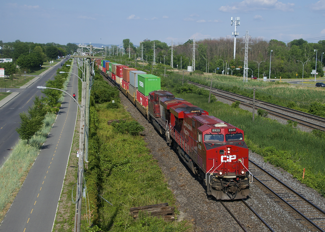 The last CP ES44AC to have part of its Olympic paint scheme intact (CP 8876) is trailing CP 8920 as CP 119 heads west through Pointe-Claire.