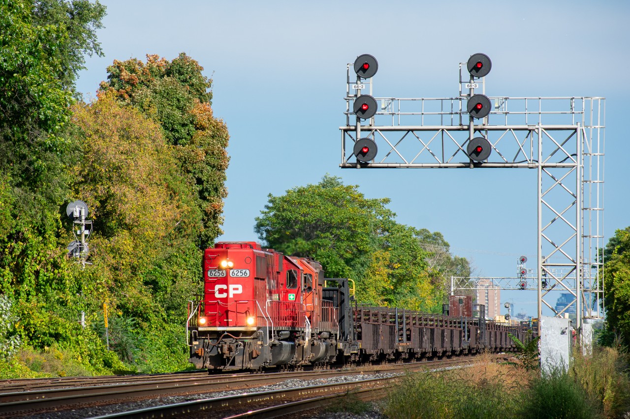 With about 2 seconds before the clouds screwing me over entirely, CP 6256 leads a westbound CWR out of Lambton Long-Hood-Forward on a nice September afternoon. It was a very odd but cool sight for sure, I was told 6024 was the original leader (with 6256 trailing behind in the rear facing position) but ran into problems on the Mactier Sub somewhere which necessitated 6256 to lead. I assume there was not an available wye to put the units in the right position so they just said screw it.