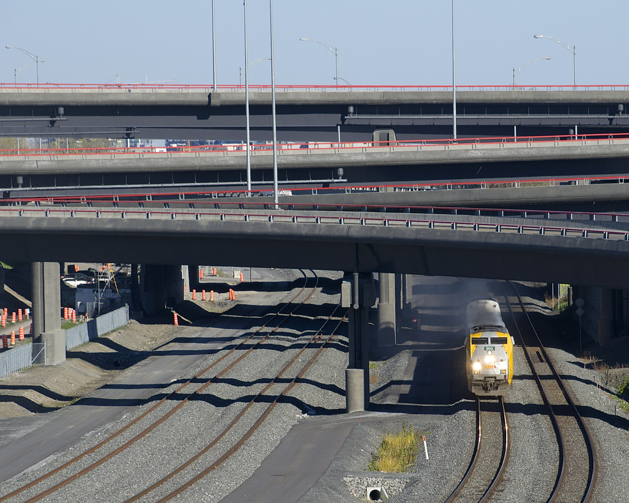 VIA 903 leads VIA 67, passing underneath the newly reconstructed Turcot interchange.