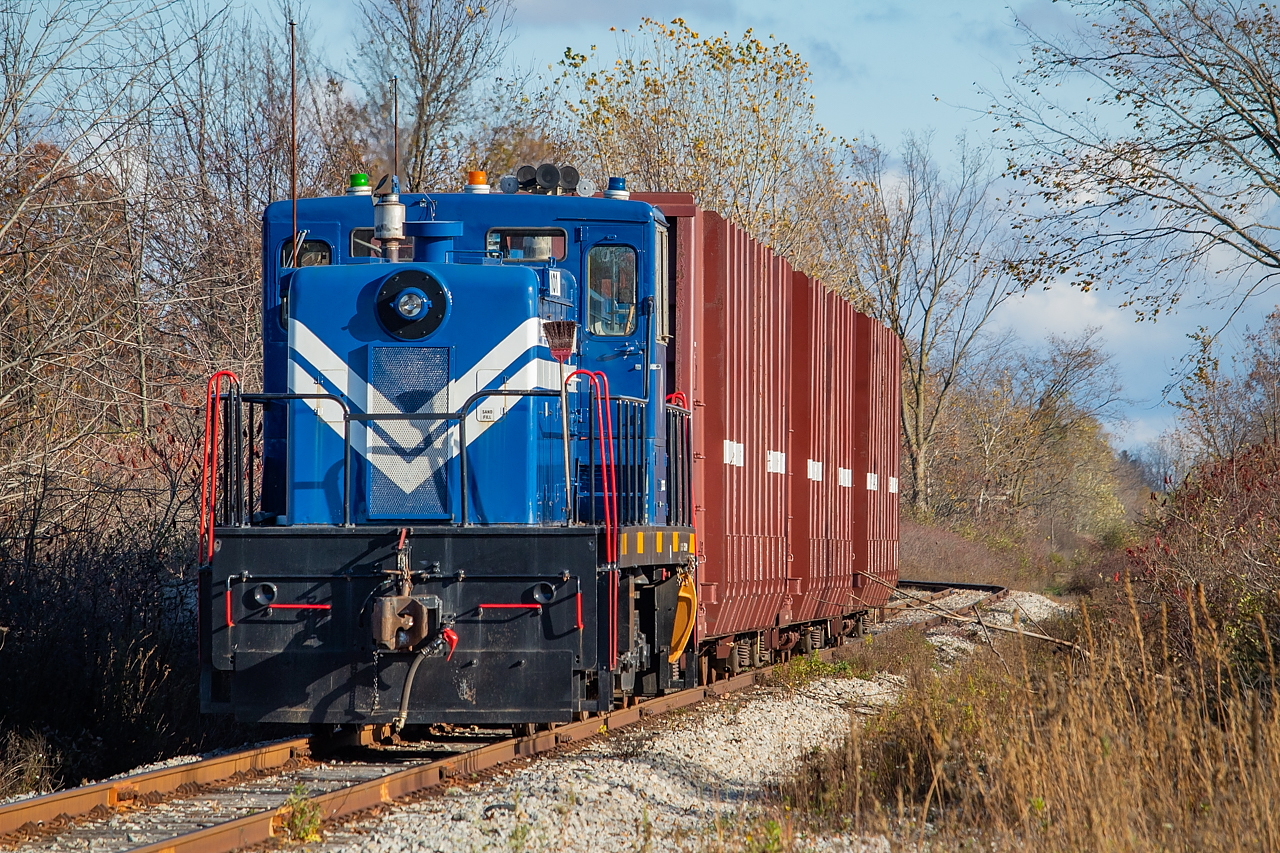 Well, after countless trips down to Niagara, I finally came across one of the things that has always eluded me. After shooting G875 (brand new grain cars from NSC) at points between Fort Erie and Yager, I decided to swing by the Martech/Welded Tube area to see if anything was going on. Sure enough, I got there as the crew was getting into the blue centre cab (there is also the orange one), and really couldn't believe my luck. They went east on the Tube Spur to Welded Tube, where they'd pull three loaded pipe cars, spot some empties in there, and then shove the three loads down the Tube Spur (former CASO) towards Southern Yard, where 562 would later lift them.  Naturally, clouds obstructed the shot I had planned for and I figured this was still going to have to be one that remained on the to do list, but luckily the sky opened up in time for one shot.