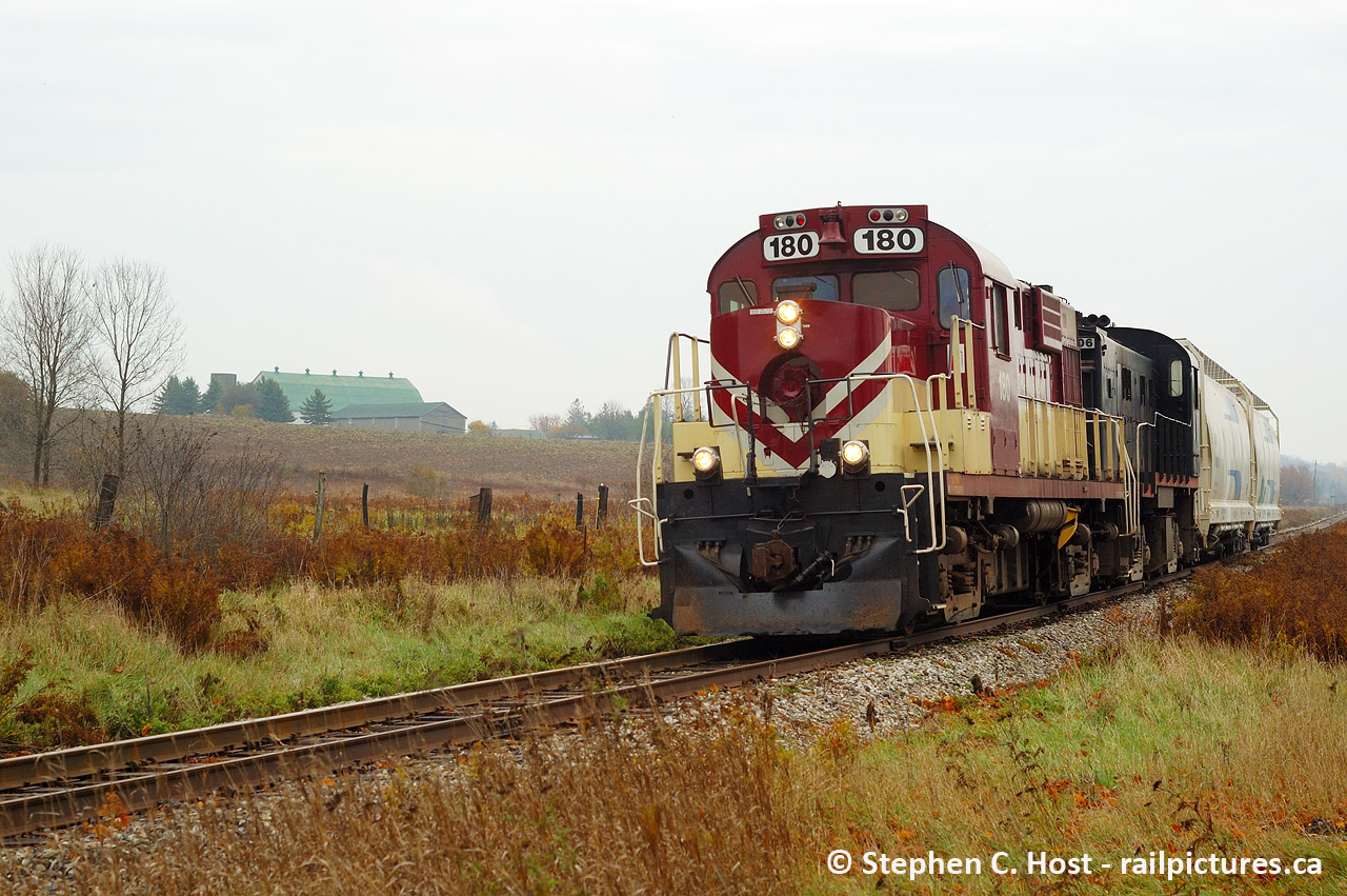 A weekend extra for Fibreglass, which seemed to happen fairly often (a few times a year) and I gave chase as it didn't require a day off work. One of the few chases I ever did with OSR 180 in the lead position. How much this has changed since then - there's a yard here now... Carter road, Arkell. OSR 180 was retired and parked sometime approx 2006 and has not run since.