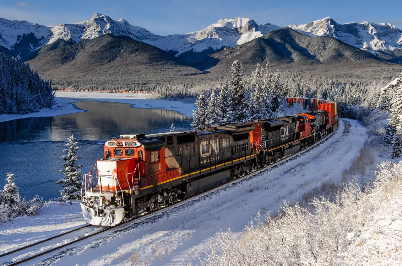 CN C40-8 2036 leads train Q102 through a winter wonderland on the Edson Sub just east of Swan Landing.