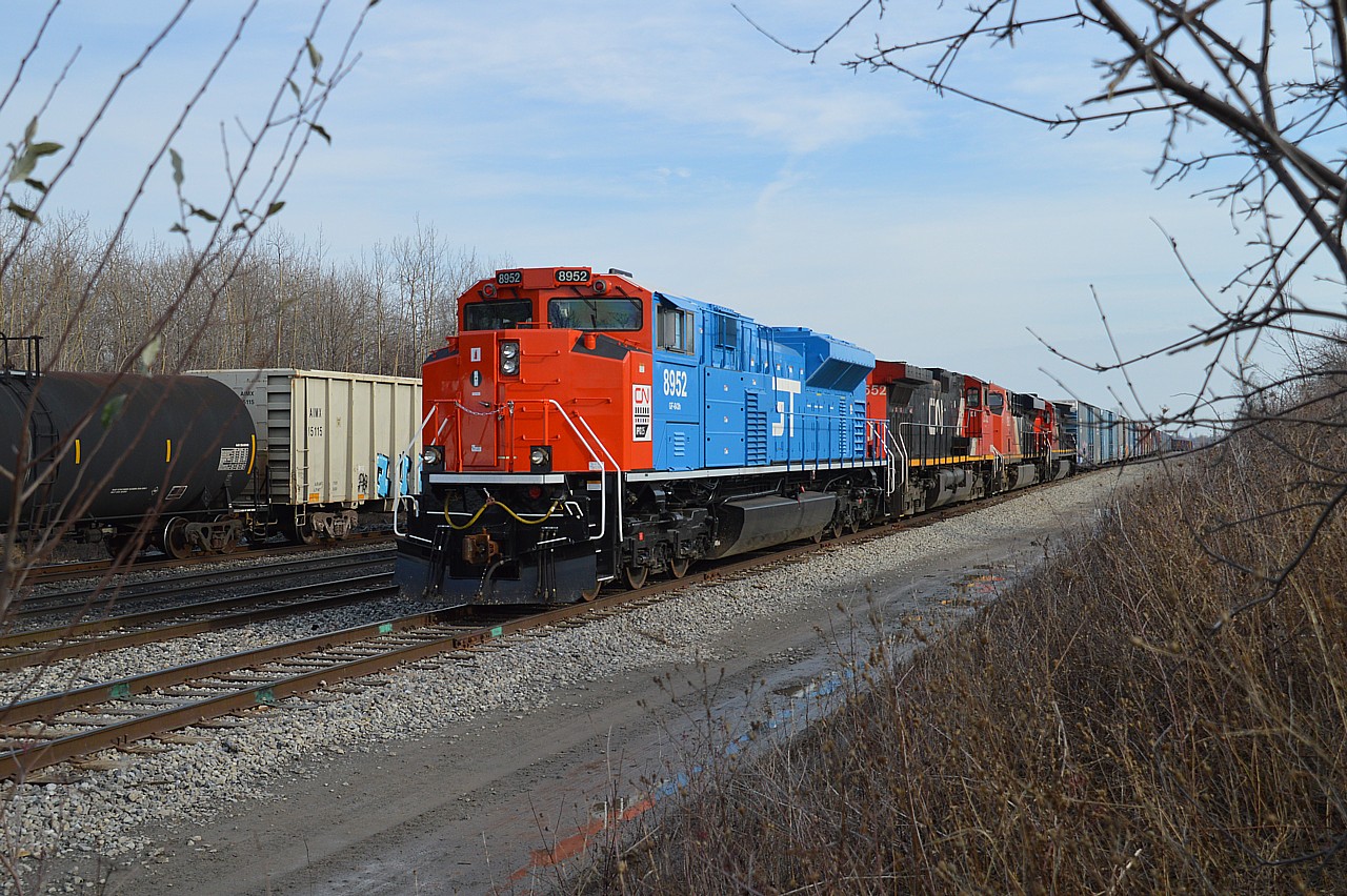 Of course if there is something "good" on #422 it just refuses to show on time. Yesterday I went out and the train came by Grimsby as advertised, roughly 0800, but no GT on it. Naturally.  Today, the GT is on the lead. So what happens? No crews, apparently.  When I heard it wasn't even out of Fort Erie at Noon, the only thing I
could do was drive down there to meet it. And there it sat. I was unaware that there would be no crew before 1400 until I got back home. A big thanks to Jazzy (Joe) Bishop for the heads up!!!  CN #422: GT 8952, CN 2552, 2925 and 2035.