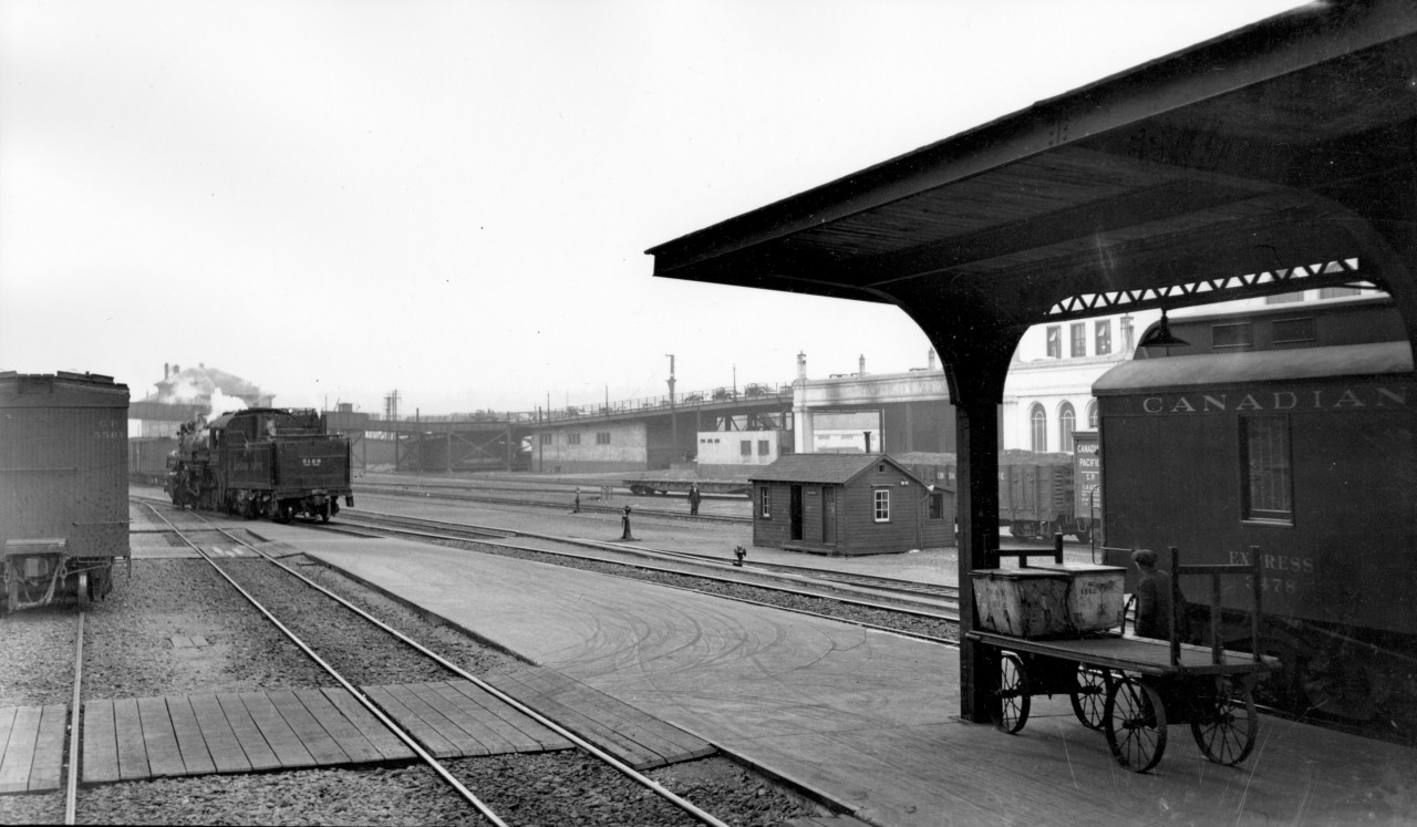 5120 standing alone after bringing in no. 11, the Kettle Valley train.